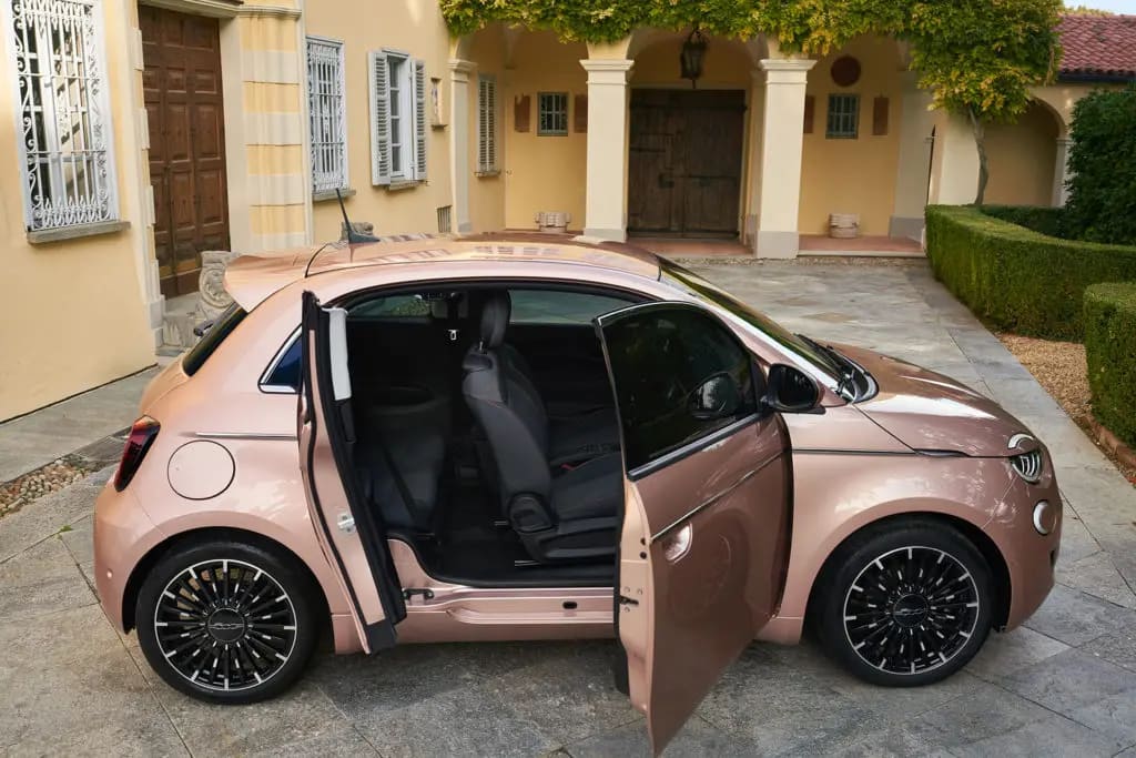 La nouvelle Fiat 500 en tête des ventes de voitures électriques en Italie Fiat 500 électrique 3+1 portes (2020)